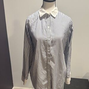 Everlane Men's Blue and White Striped Button Down Shirt